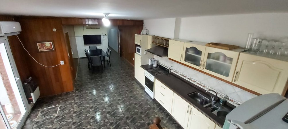 Amplia Casa en VENTA, Barrio Suarez