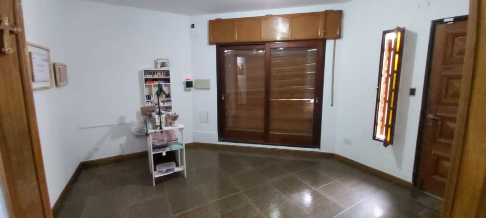 Amplia Casa en VENTA, Barrio Suarez