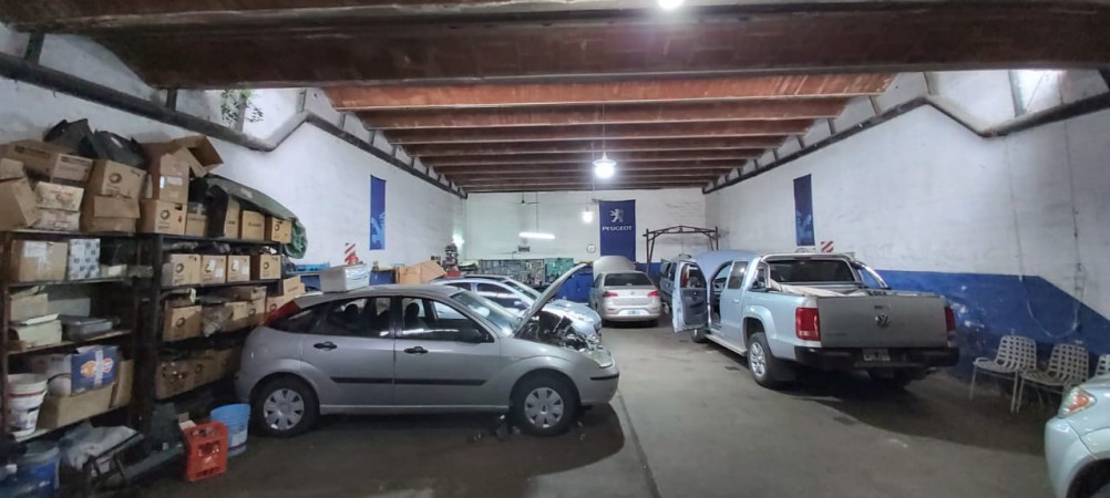 Galpón con oficinas en venta