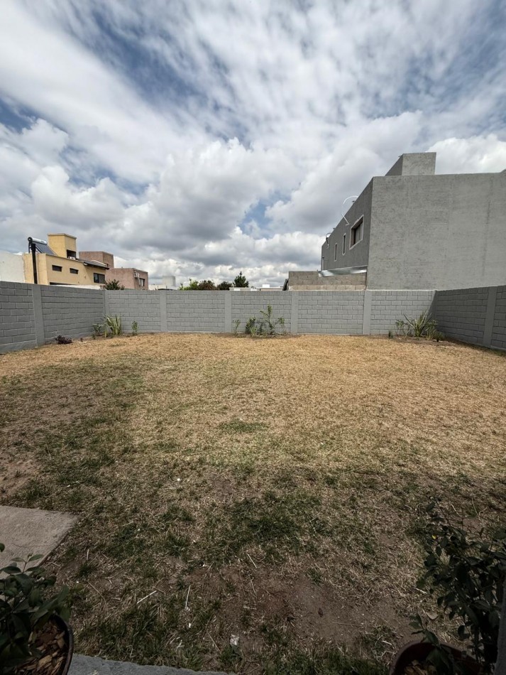 CASA EN VENTA - BARRIO COMARCA DE VILLA ALLENDE 