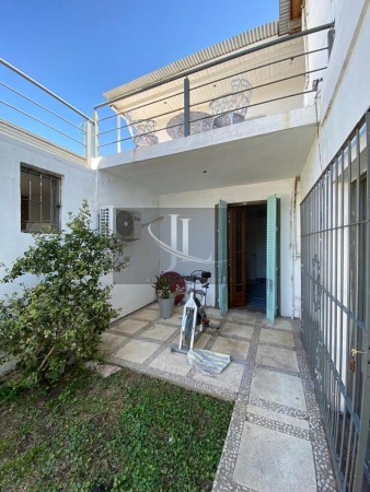 En Venta Casa de 3 dormitorios + departamento Barrio Altos de Villa Cabrera