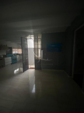 En Venta Casa de 3 dormitorios + departamento Barrio Altos de Villa Cabrera