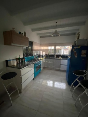 En Venta Casa de 3 dormitorios + departamento Barrio Altos de Villa Cabrera