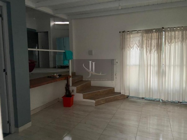 En Venta Casa de 3 dormitorios + departamento Barrio Altos de Villa Cabrera