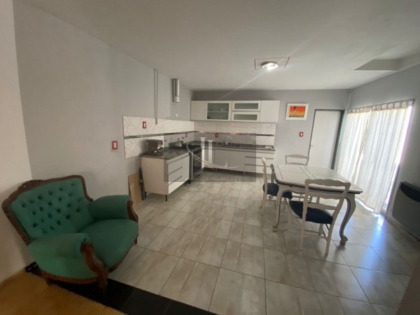 En Venta Casa de 3 dormitorios + departamento Barrio Altos de Villa Cabrera