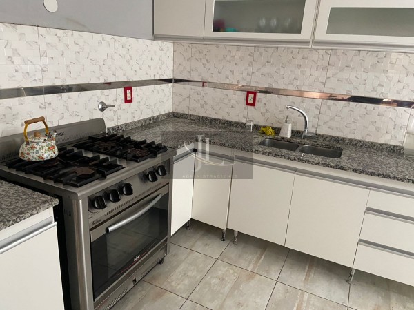 En Venta Casa de 3 dormitorios + departamento Barrio Altos de Villa Cabrera