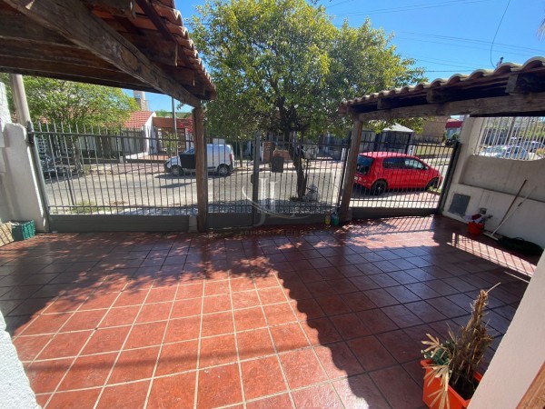 En Venta Casa de 3 dormitorios + departamento Barrio Altos de Villa Cabrera