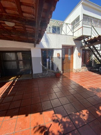 En Venta Casa de 3 dormitorios + departamento Barrio Altos de Villa Cabrera