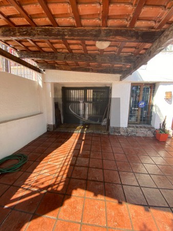 En Venta Casa de 3 dormitorios + departamento Barrio Altos de Villa Cabrera